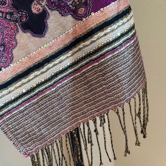 Pashmina Scarf Purple and Gold Geometric Pattern with Fringe - Picture 4 of 8